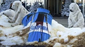 Greenpeace-Mitglieder im Gewahrsam