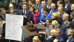 Parlamentsbesetzung nach fast einem Monat beendet