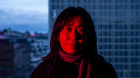 Die Toten kleiden sich in den aufziehenden Rauch