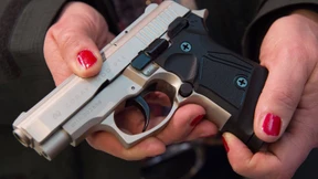 Jugendlicher feuert in Schule mit Schreckschusswaffe