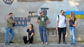 Nachrichten von einem Schreibtisch aus Schlamm