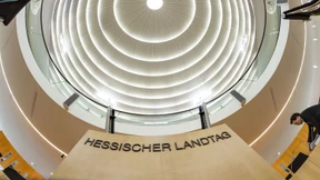 Hessischer Innenminister gegen Sonderrecht zum Schutz von Politikern