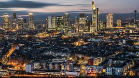 Investoren reißen sich um Bürotürme in Frankfurt