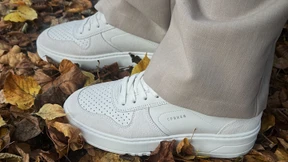 So trägt man Sneaker im Winter