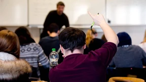 Längere Arbeitszeit für Gymnasiallehrer verfassungswidrig