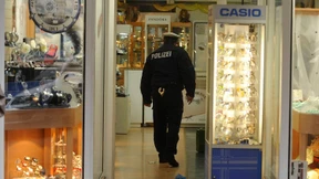 Mit Äxten und Vorschlaghämmern