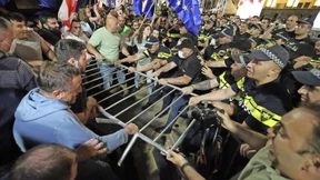 Die Regierung sieht sich im Kampf gegen das Böse