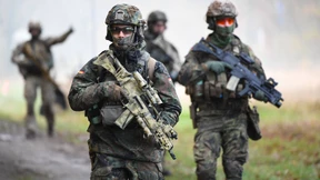 Koch setzt auf den Bundeswehrauftrag