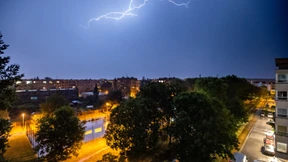 Bei Unwetter in Tschechien prallt ein Zug gegen Felsen