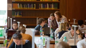 Zum Uni-Seminar zurück ins Klassenzimmer