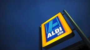 Aldi-Azubis mit Frischhaltefolie gefesselt
