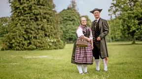 Mit Häubchen und Dreispitz durch die Straßen von Fritzlar