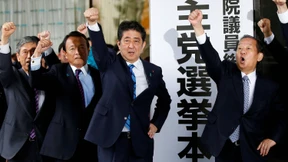 Abe macht den Weg für Neuwahlen frei