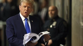 Zwölf Geschworene und ein lamentierender Angeklagter