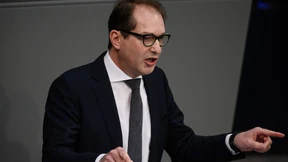 Dobrindt fordert weniger Geld für abgelehnte Asylbewerber