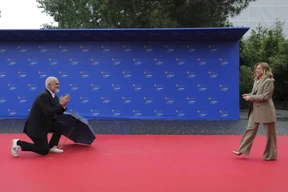 Alle lieben Giorgia Meloni. Wie macht sie das?