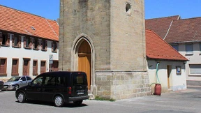 Ein Dorf demonstriert für laute Kirchenglocken