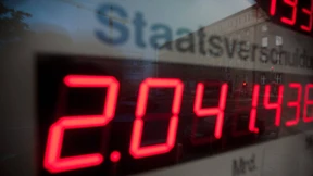 Regierung will sparen und macht Schulden