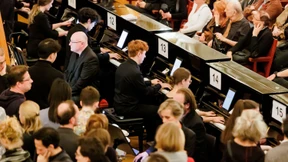 Als höbe die Musik vom Boden ab