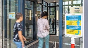 Bloß nicht alle in Helferjobs!