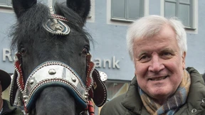 Seehofer will Trump besuchen