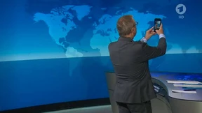„Tagesschau“-Sprecher macht Selfie am Ende der Sendung