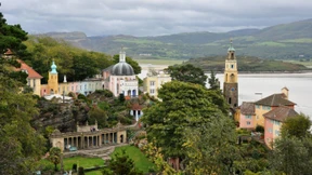 Das Dorf  der gefallenen Häuser