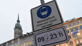 Lockern und verschärfen zugleich