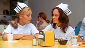 Frau mit männlichem Kamerablick