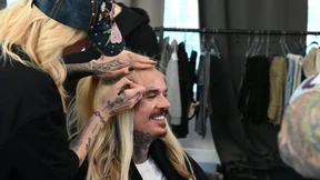 Heidi organisiert ein Auffrischungsprogramm für schwindende Haaransätze