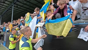 Daumendrücken für Blau-Gelb