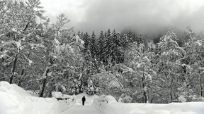 Schüler werden von Schneelawine überrollt – und überleben
