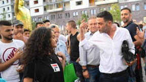 Wortgefechte und Handgreiflichkeiten an Erdogan-Statue