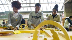 Unternehmen werden zur Schule für Flüchtlinge