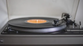 Wenn sich die Nadel senkt: Konrad Paul Liessmann über den Plattenspieler