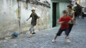 Oettinger: Kindergeld für EU-Ausländer wird weiter fällig