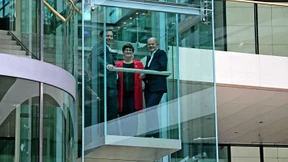 SPD will E-Auto-Prämie und Steuersenkungen für fast alle