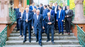 Die Führung übergibt an die Mitglieder