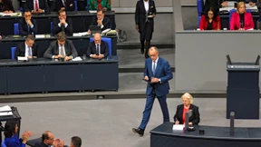 Merz wirft Scholz Spaltung Deutschlands vor