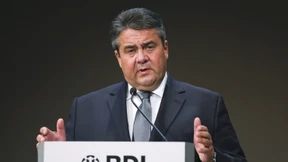 Bundesregierung hebt Wachstumsprognose an