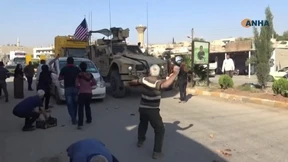 Kurden verabschieden Amerikaner mit Steinhagel