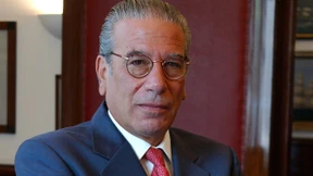 Warburg will mit Rücktritten Luft gewinnen