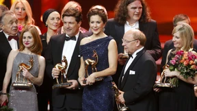 Roter Teppich, goldenes Reh