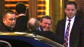 Schröder verteidigt Umarmung mit Putin