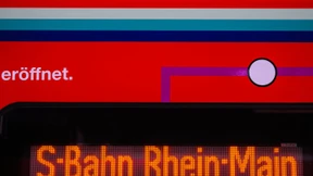 Offenbach: Mutter und Kind von S-Bahn erfasst