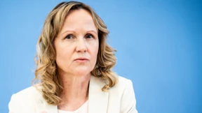 Lemke legt Kompromiss zum Verbrenner-Aus vor