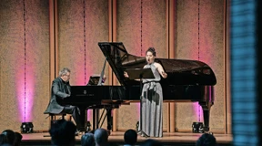 Dumpf tönt der Nebel, still pocht die Angst