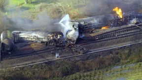 Zug mit Chemikalien explodiert