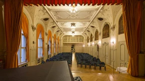 Nicht ganz geschlossene Gesellschaft