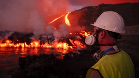 Neuer Lavastrom erreicht Meer